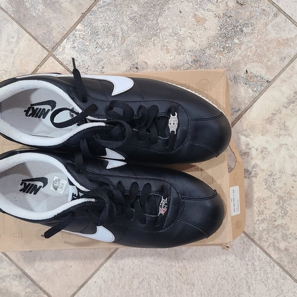 Nike Black and White Sneakers with Leather-like Upper. CORTEZ BASIC LEATHER '06 - Picture 3 of 9